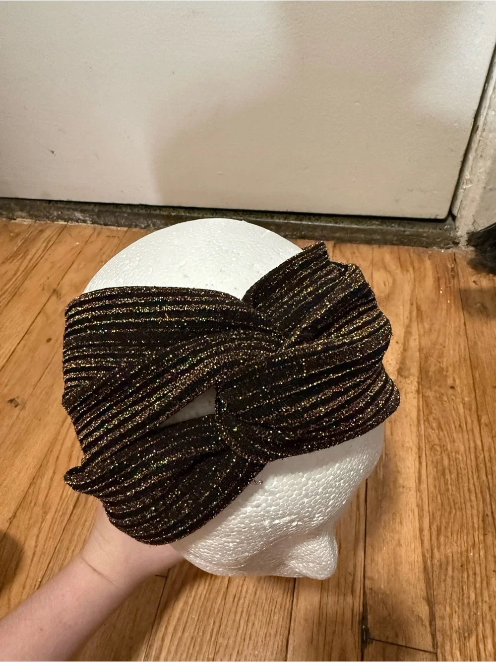 Women's Metallic Ribbed Knot Headband - black and bronze
